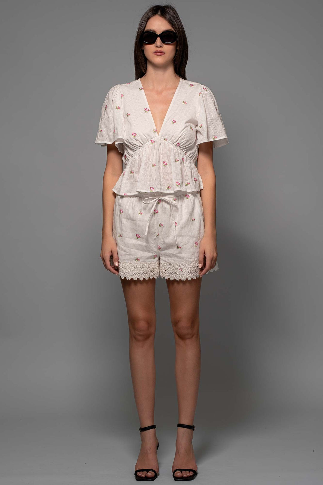 Floral Embroidered Crochet Trim Shorts in White Pink - Women's Wholesale Casual Shorts | Trend Notes