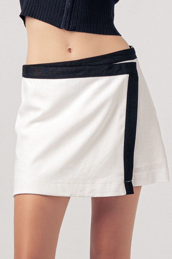  Contrast Band Detail Mini Skirt in White - Women's Wholesale Mini Skirts | Trend Notes
