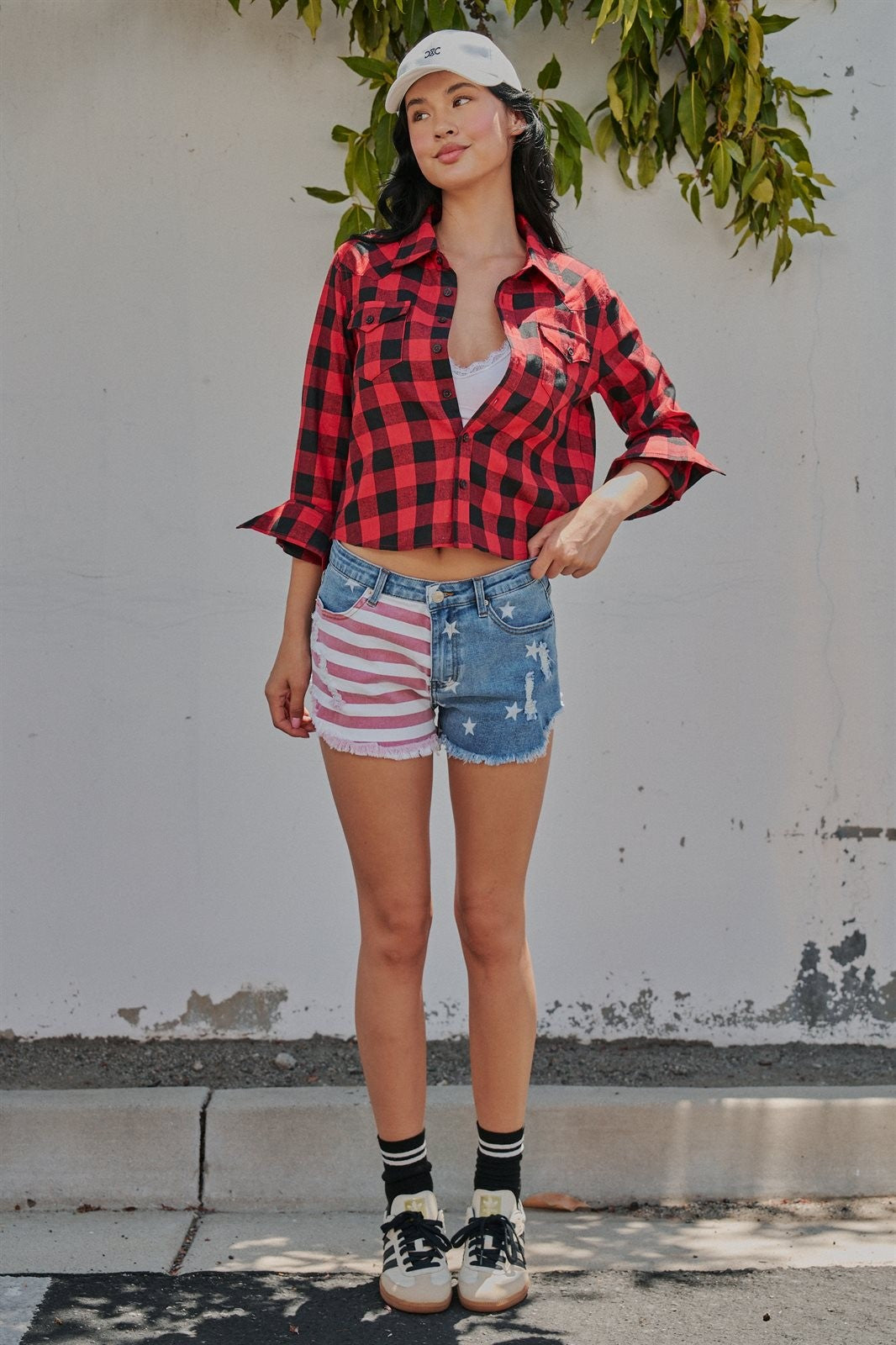 Buffalo Check Plaid Flannel Shirt with Chest Pockets in Red Black - Women's Wholesale Shirts & Blouses | Trend Notes