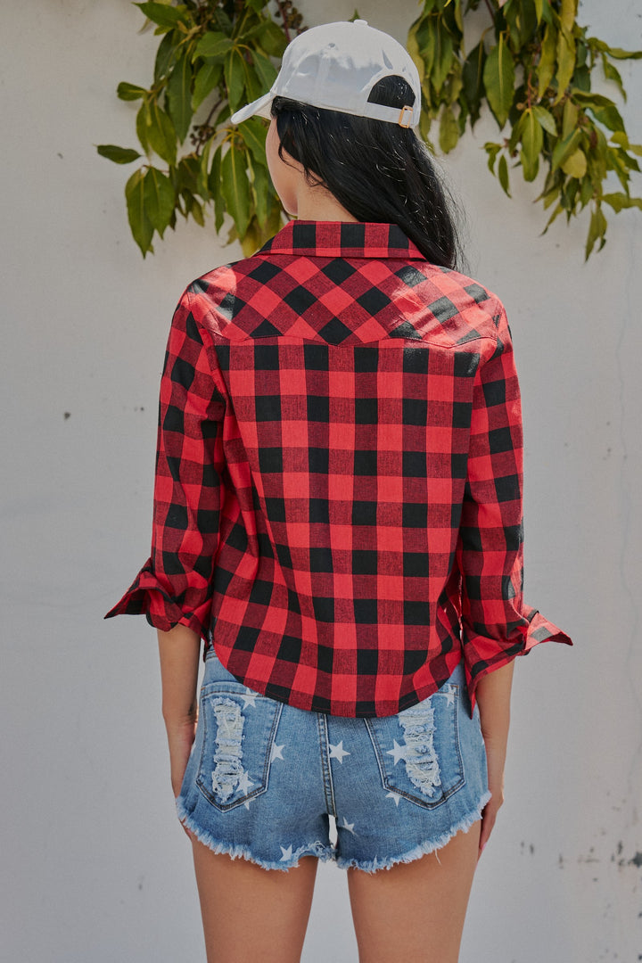 Buffalo Check Plaid Flannel Shirt with Chest Pockets in Red Black - Women's Wholesale Shirts & Blouses | Trend Notes