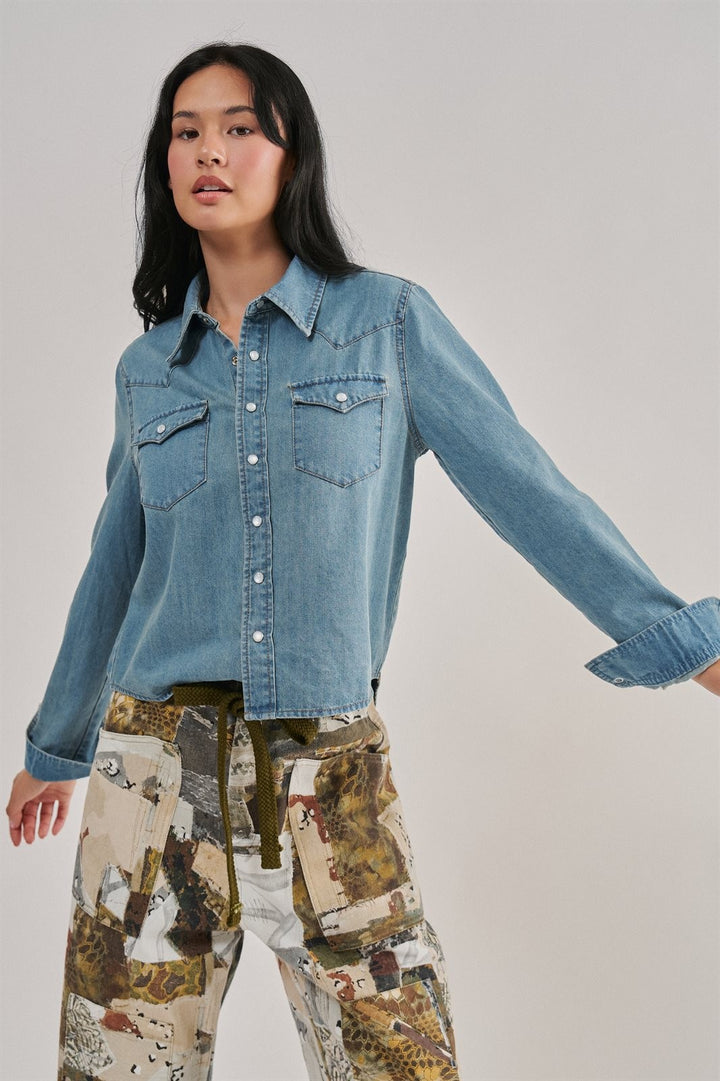 Western Pearl Snap Denim Shirt in Denim Blue - Women's Wholesale Shirts & Blouses | Trend Notes