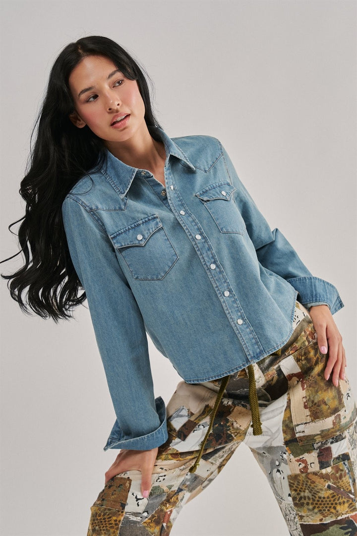 Western Pearl Snap Denim Shirt in Denim Blue - Women's Wholesale Shirts & Blouses | Trend Notes