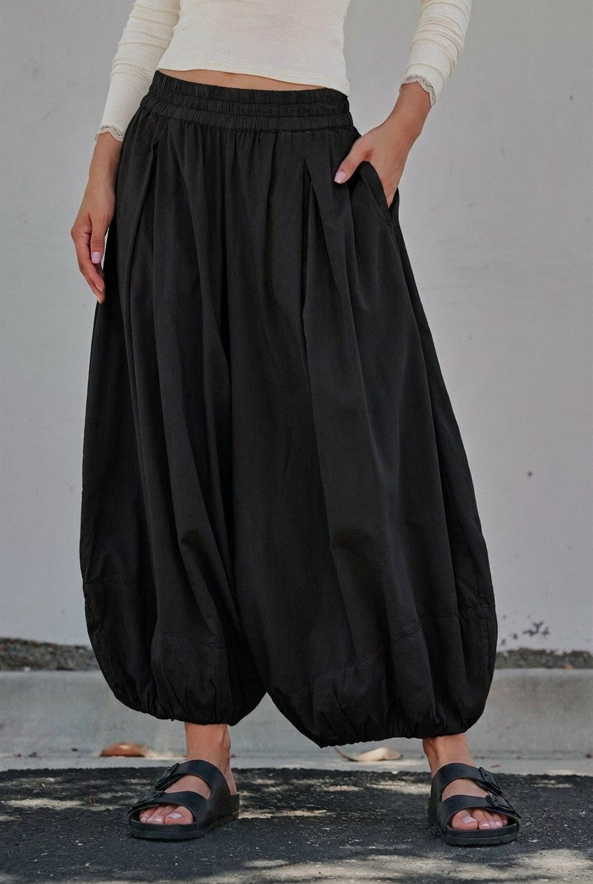 Balloon Hem Wide Leg Pants in Black - Women's Wholesale Casual Pants | Trend Notes