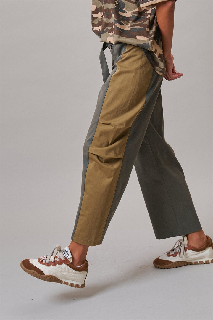 Two-Tone Colorblock Belted Wide Leg Pants in Olive - Women's Wholesale Casual Pants | Trend Notes
