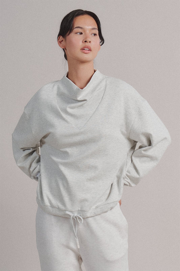 Scuba Cowl Mock Neck Sweatshirt Pilates Athflow Top for Wome in White Melange - Women's Wholesale Shorts | Trend Notes