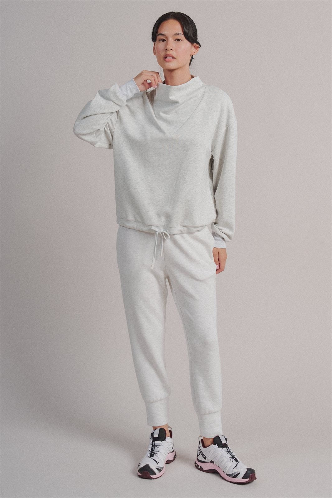 Scuba Cowl Mock Neck Sweatshirt Pilates Athflow Top for Wome in White Melange - Women's Wholesale Shorts | Trend Notes