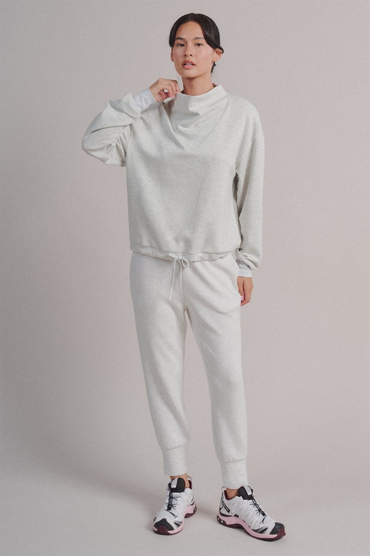 Scuba Cowl Mock Neck Sweatshirt Pilates Athflow Top for Wome in White Melange - Women's Wholesale Shorts | Trend Notes