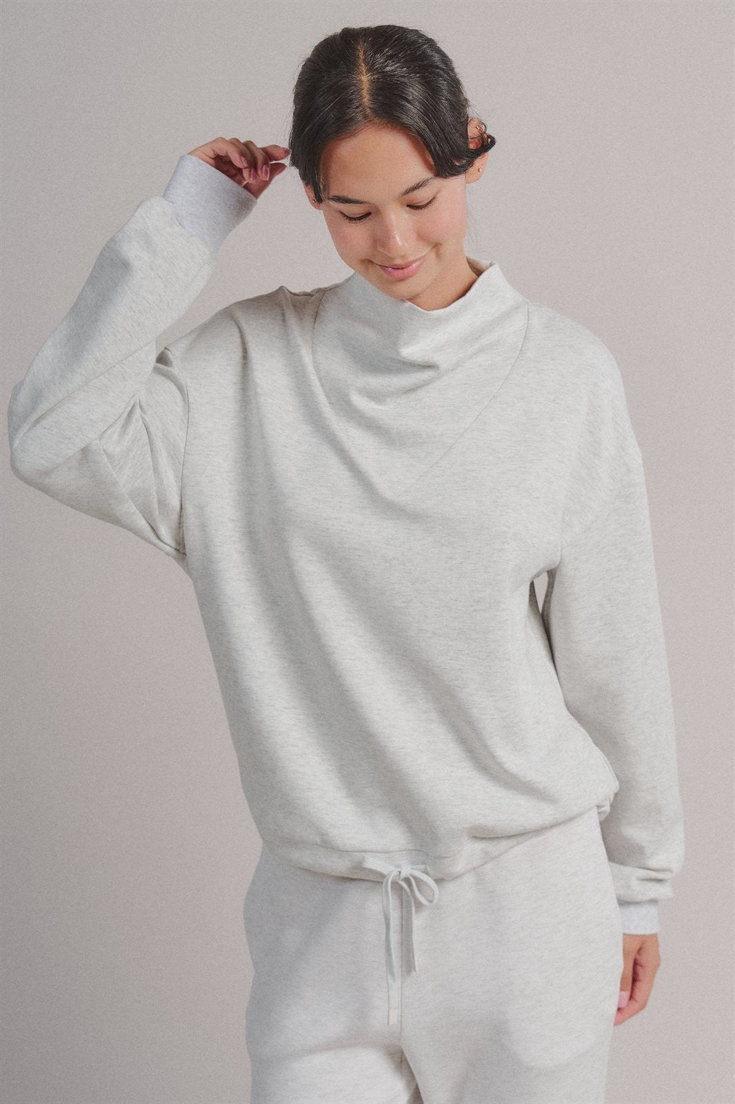 Scuba Cowl Mock Neck Sweatshirt Pilates Athflow Top for Wome in White Melange - Women's Wholesale Shorts | Trend Notes