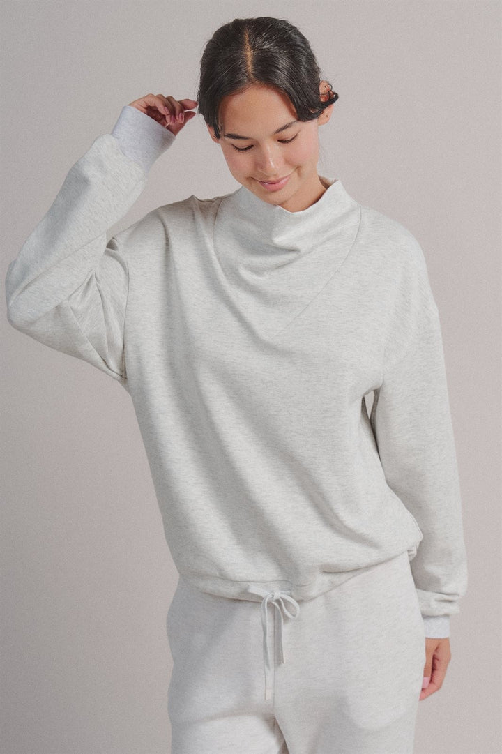 Scuba Cowl Mock Neck Sweatshirt Pilates Athflow Top for Wome in White Melange - Women's Wholesale Shorts | Trend Notes