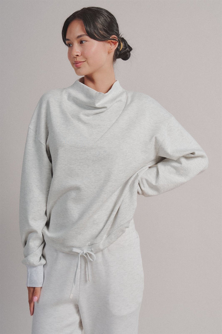 Scuba Cowl Mock Neck Sweatshirt Pilates Athflow Top for Wome in White Melange - Women's Wholesale Shorts | Trend Notes