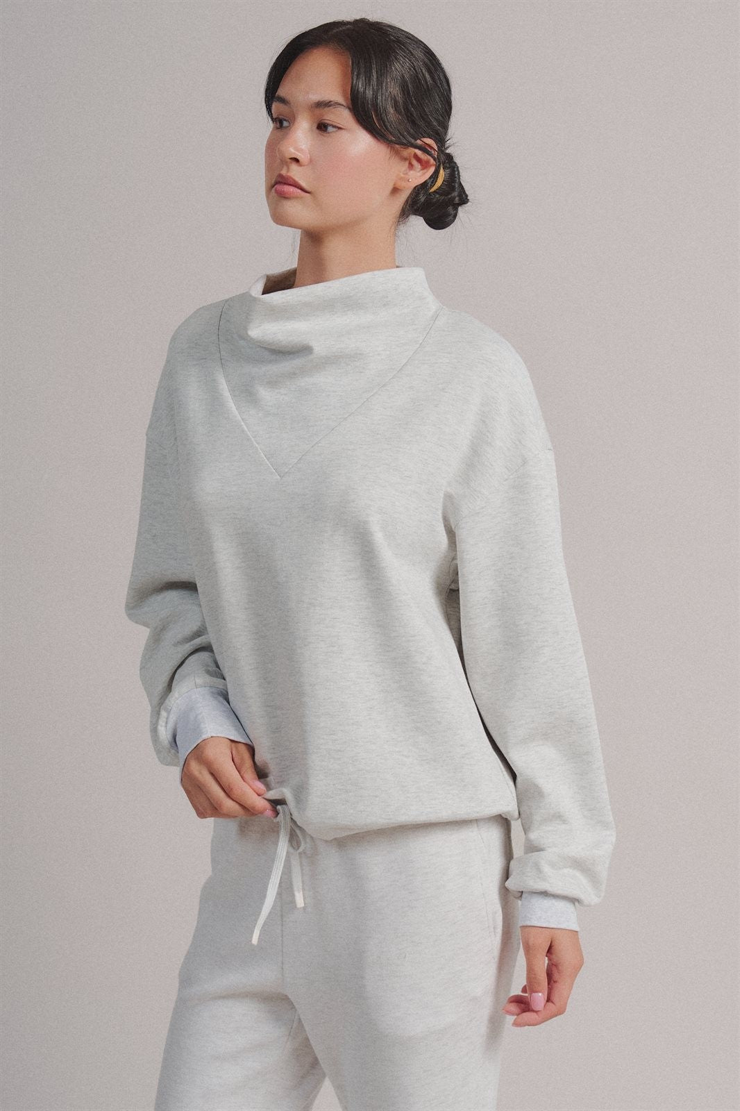 Scuba Cowl Mock Neck Sweatshirt Pilates Athflow Top for Wome in White Melange - Women's Wholesale Shorts | Trend Notes