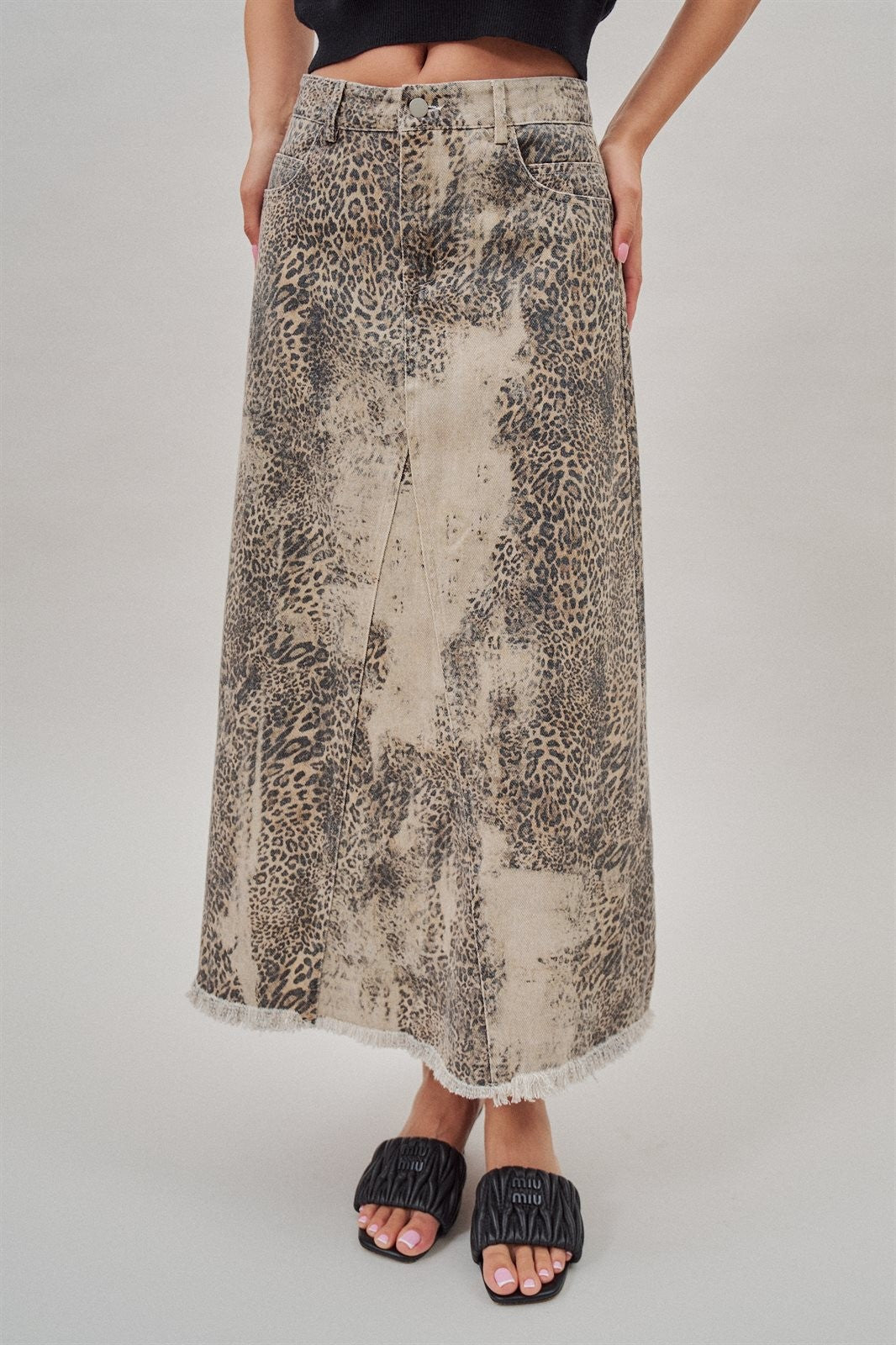 Leopard Print Vintage Wash Denim Maxi Skirt with Frayed Hem in Leopard - Women's Wholesale Skirts | Trend Notes