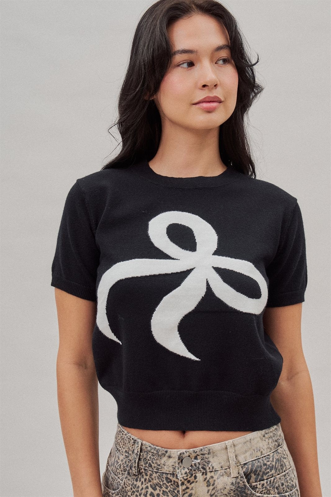 Bow Intarsia Short Sleeve Sweater Knit Tee in Black - Women's Wholesale Sweaters | Trend Notes