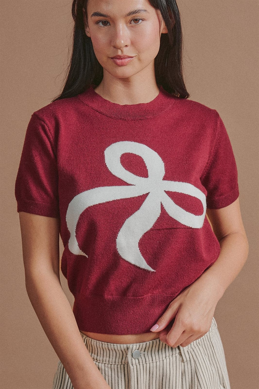 Bow Intarsia Short Sleeve Sweater Knit Tee in Burgundy - Women's Wholesale Sweaters | Trend Notes