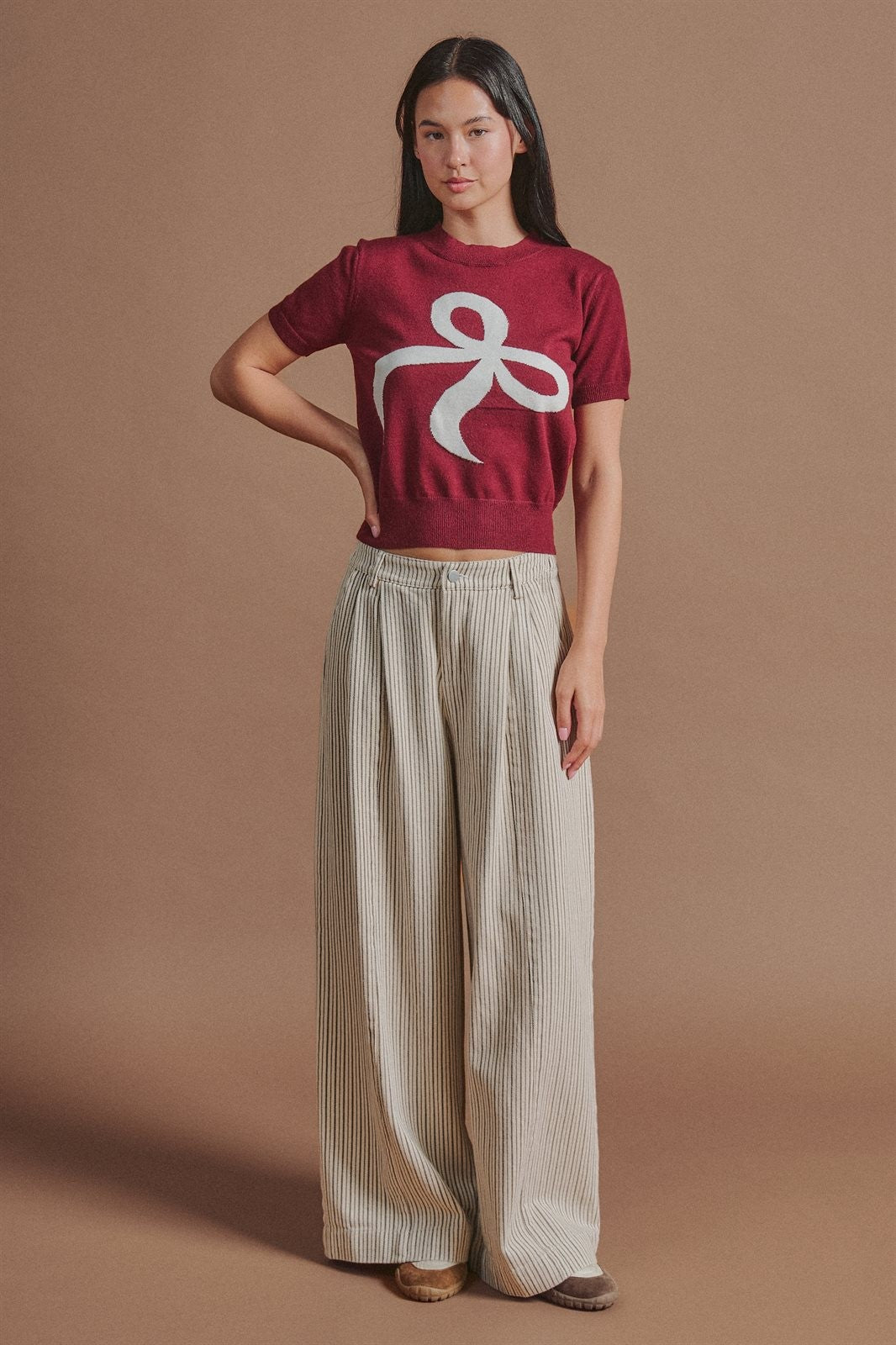 Bow Intarsia Short Sleeve Sweater Knit Tee in Burgundy - Women's Wholesale Sweaters | Trend Notes