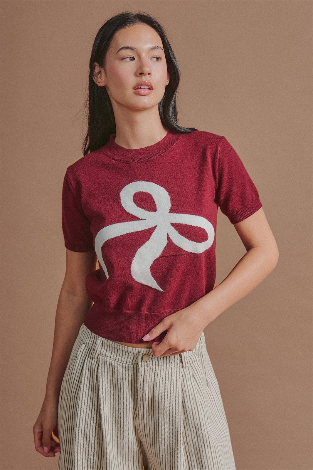 Bow Intarsia Short Sleeve Sweater Knit Tee in Burgundy - Women's Wholesale Sweaters | Trend Notes