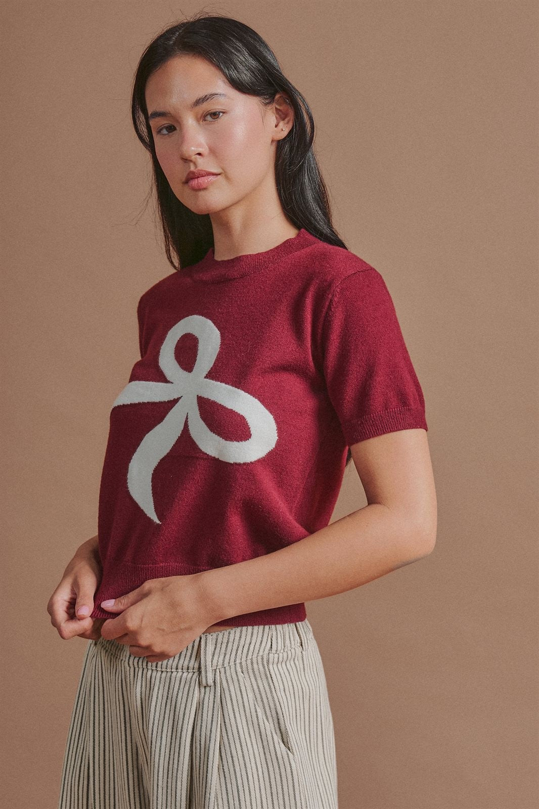 Bow Intarsia Short Sleeve Sweater Knit Tee in Burgundy - Women's Wholesale Sweaters | Trend Notes