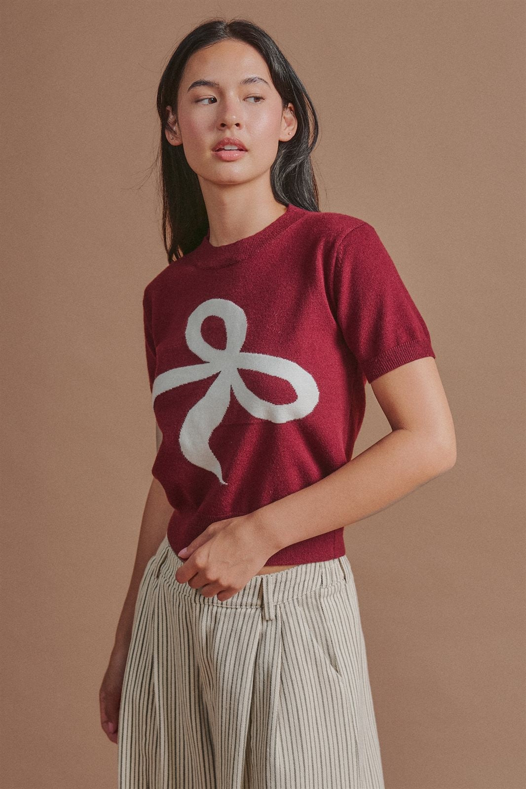 Bow Intarsia Short Sleeve Sweater Knit Tee in Burgundy - Women's Wholesale Sweaters | Trend Notes