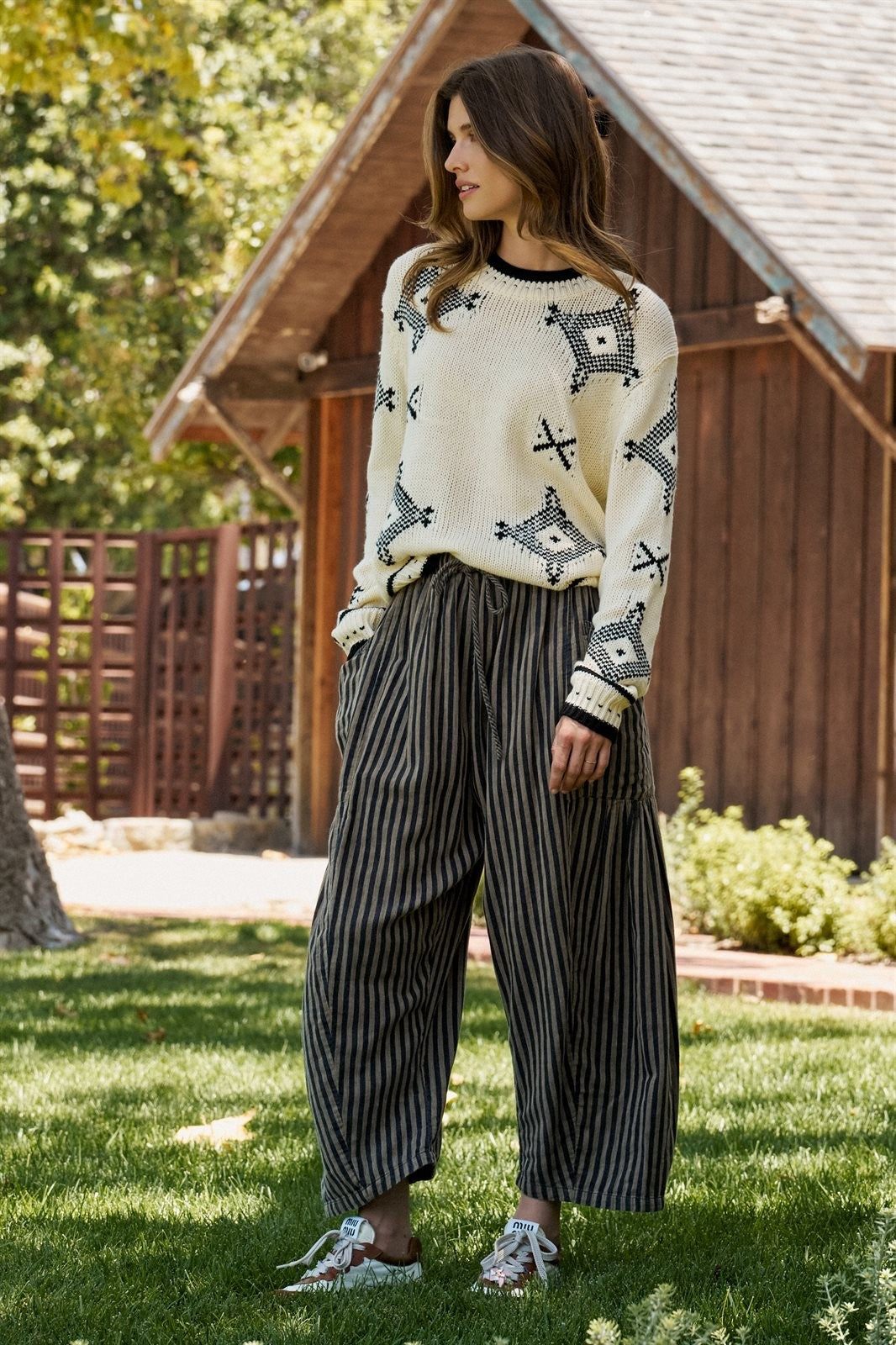 Geometric Diamond Pattern Chunky Knit Crewneck Sweater in Ivory - Women's Wholesale Sweaters | Trend Notes
