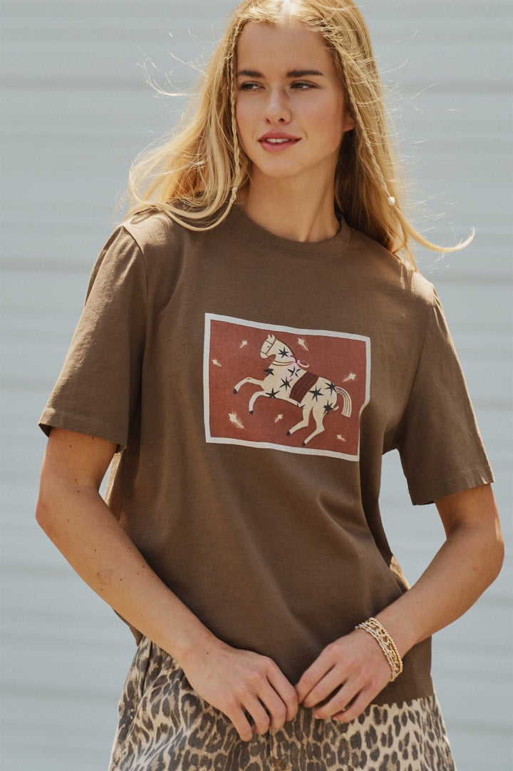 Western Horse Graphic Crew-Neck Cotton Tee in Brown - Women's Wholesale Fashion | Trend Notes