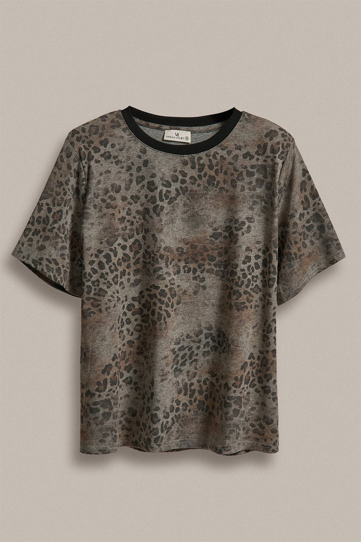 Leopard Animal Print Oversized Tee Y2K Western 90s for Women in Leopard - Women's Wholesale Fashion | Trend Notes